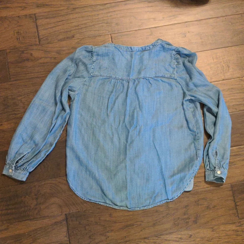 Banana Republic size small blue denim top - Picture 3 of 3